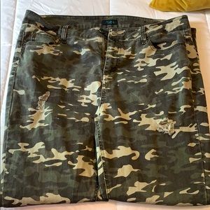 Camouflage skinny jeans
